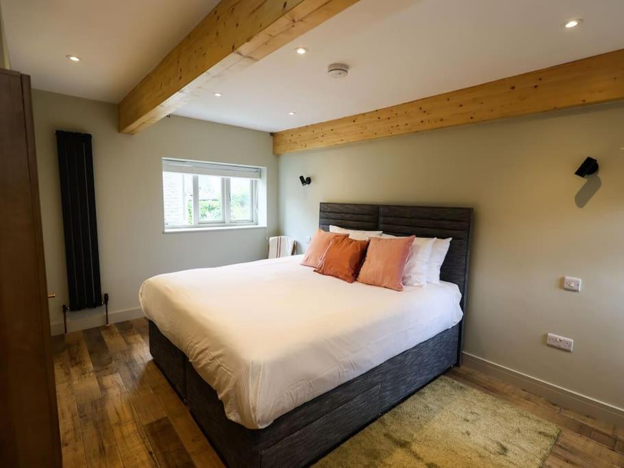 Spacious 1-Bed Apartment With Super King Or Twin In Central Charlbury, Cotswolds Bagian luar foto