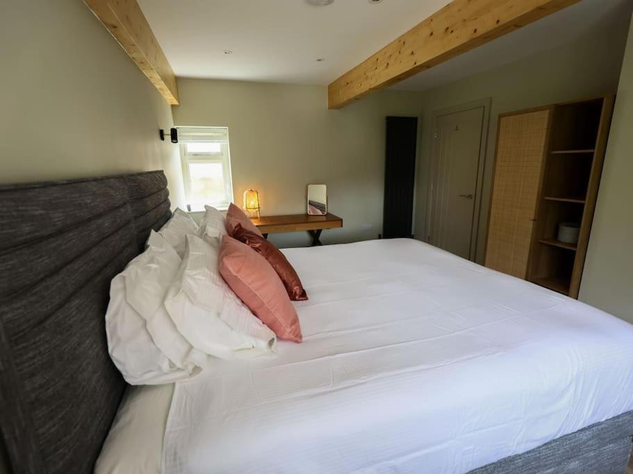 Spacious 1-Bed Apartment With Super King Or Twin In Central Charlbury, Cotswolds Bagian luar foto