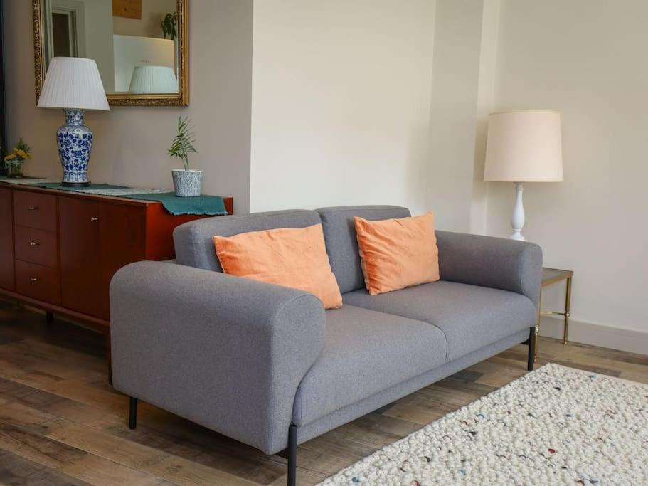 Spacious 1-Bed Apartment With Super King Or Twin In Central Charlbury, Cotswolds Bagian luar foto