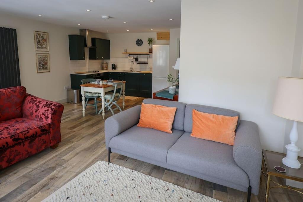 Spacious 1-Bed Apartment With Super King Or Twin In Central Charlbury, Cotswolds Bagian luar foto