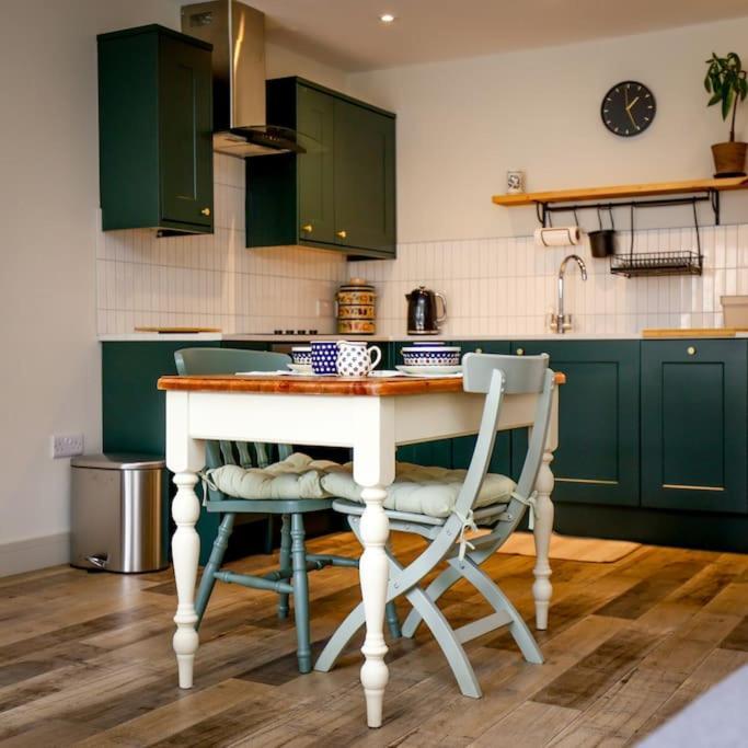 Spacious 1-Bed Apartment With Super King Or Twin In Central Charlbury, Cotswolds Bagian luar foto