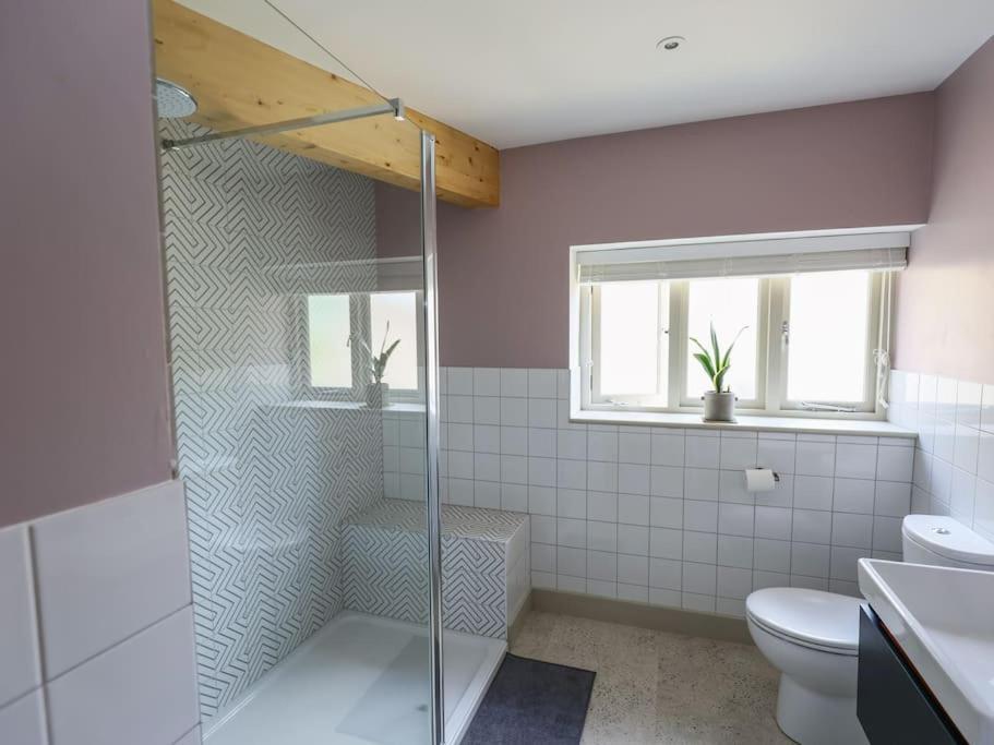 Spacious 1-Bed Apartment With Super King Or Twin In Central Charlbury, Cotswolds Bagian luar foto